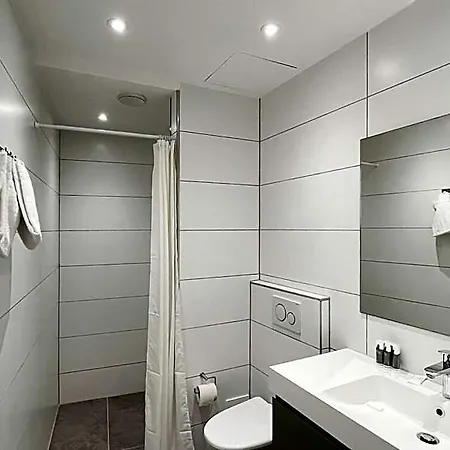 Hotel Lovely Ground Floor Flat 3*