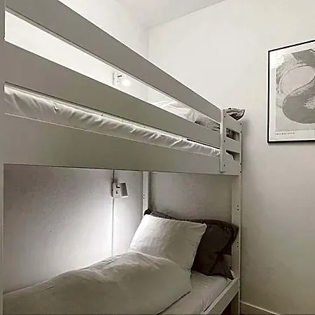 Hotel Lovely Ground Floor Flat 3*